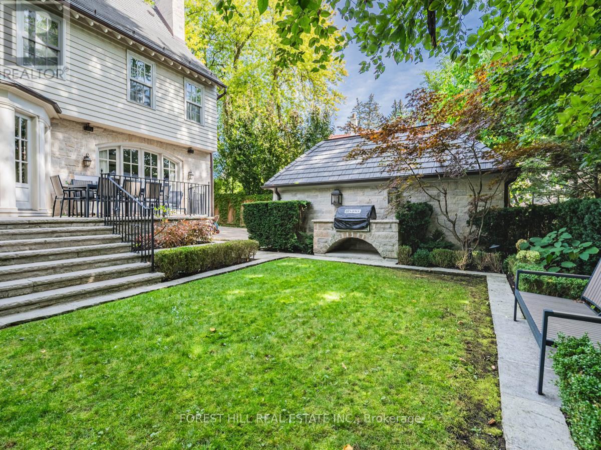












1 BURTON ROAD

,
Toronto (Forest Hill South),




Ontario
M5P1T6

