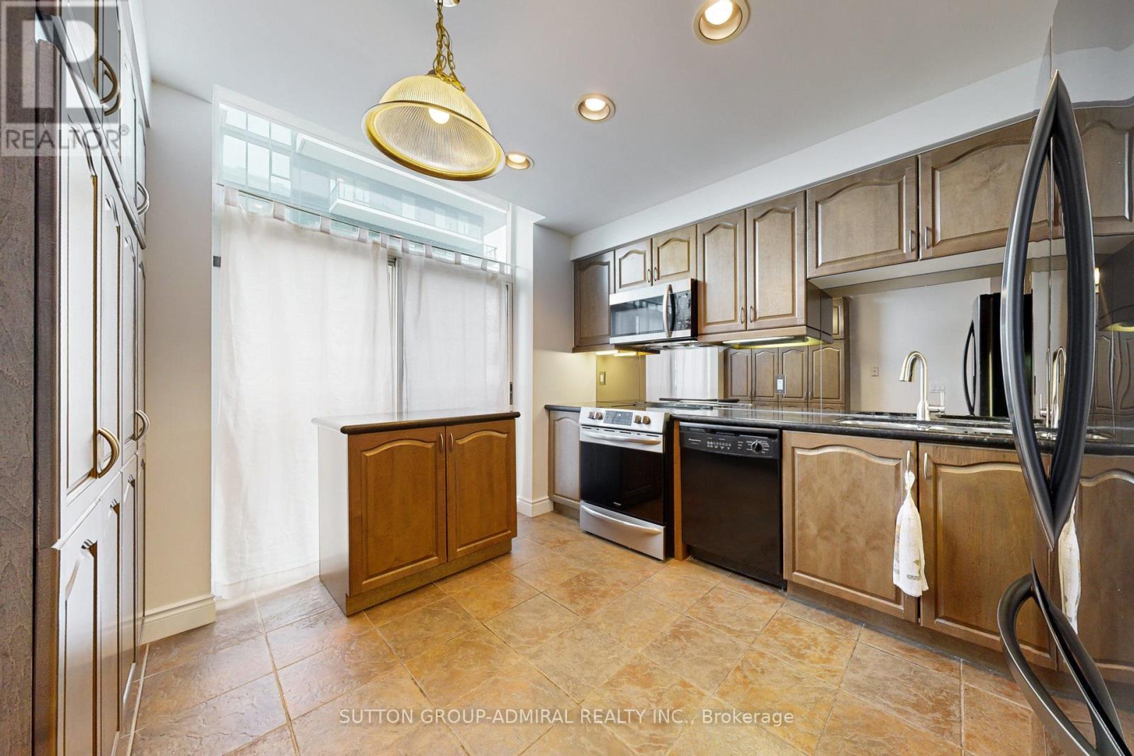 












1502 - 1101 LESLIE STREET

,
Toronto (Banbury-Don Mills),




Ontario
M3C4G3

