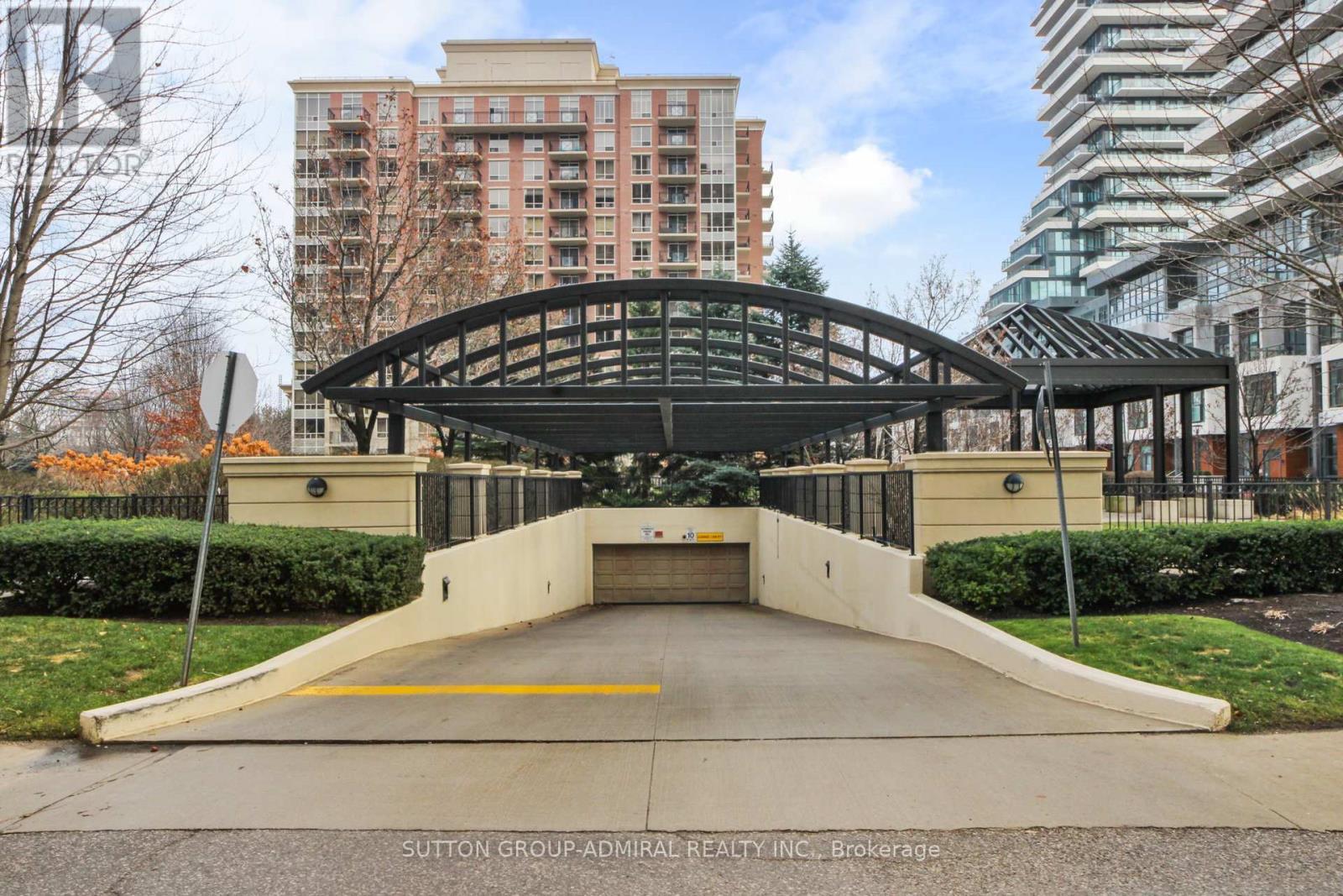 












1502 - 1101 LESLIE STREET

,
Toronto (Banbury-Don Mills),




Ontario
M3C4G3

