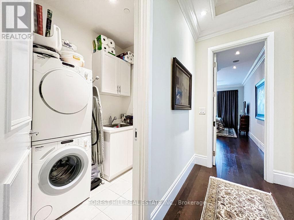 












5001 - 311 BAY STREET

,
Toronto (Bay Street Corridor),




Ontario
M5H4G5

