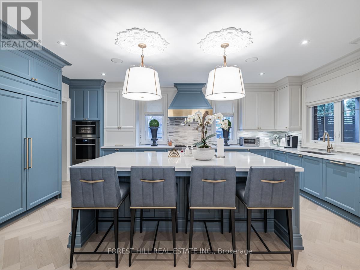 












17 HILLHOLM ROAD

,
Toronto (Forest Hill South),




Ontario
M5P1M1

