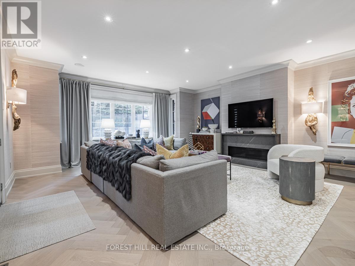 












17 HILLHOLM ROAD

,
Toronto (Forest Hill South),




Ontario
M5P1M1

