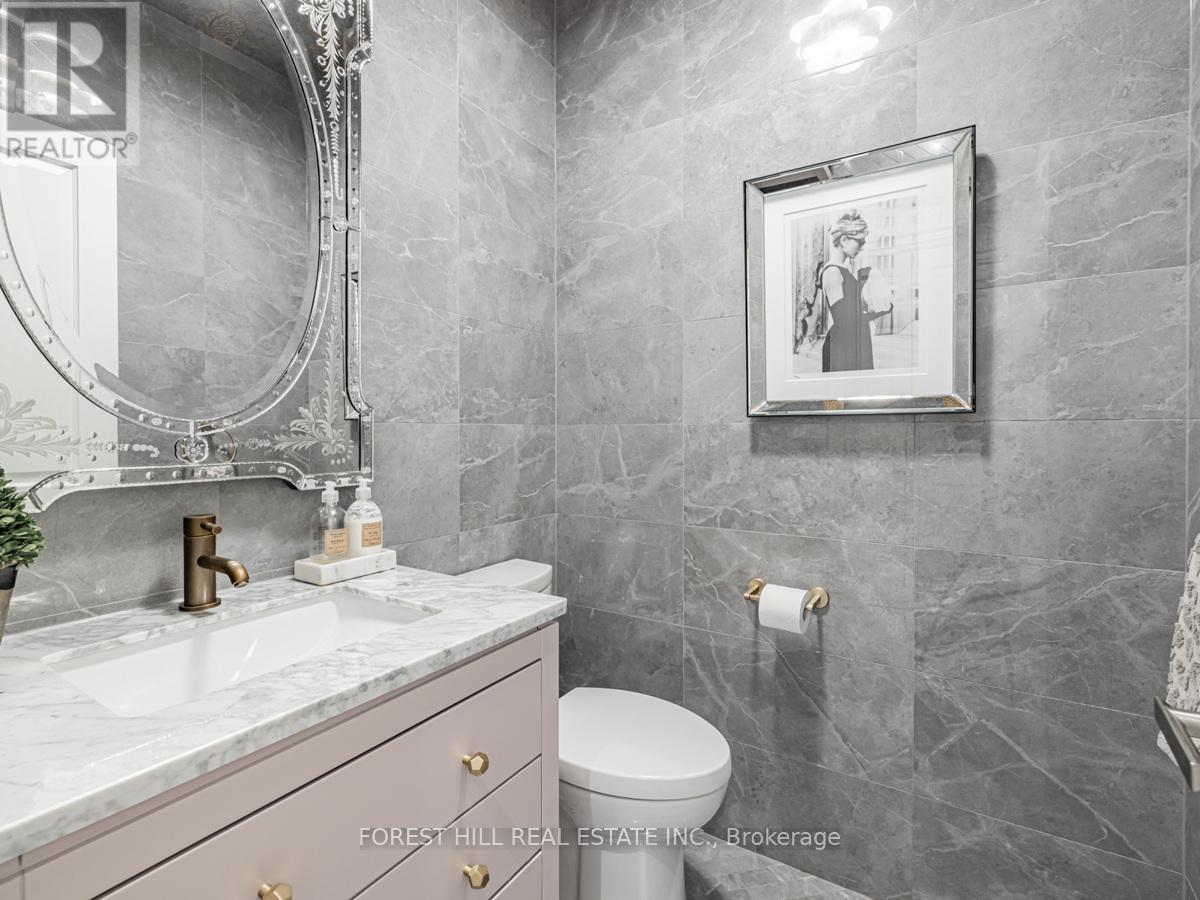 












17 HILLHOLM ROAD

,
Toronto (Forest Hill South),




Ontario
M5P1M1

