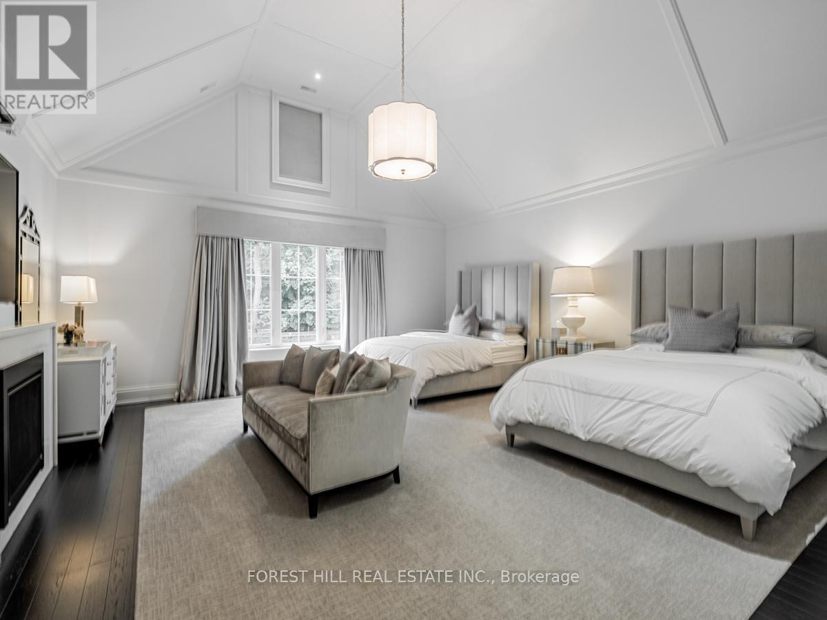 












17 HILLHOLM ROAD

,
Toronto (Forest Hill South),




Ontario
M5P1M1

