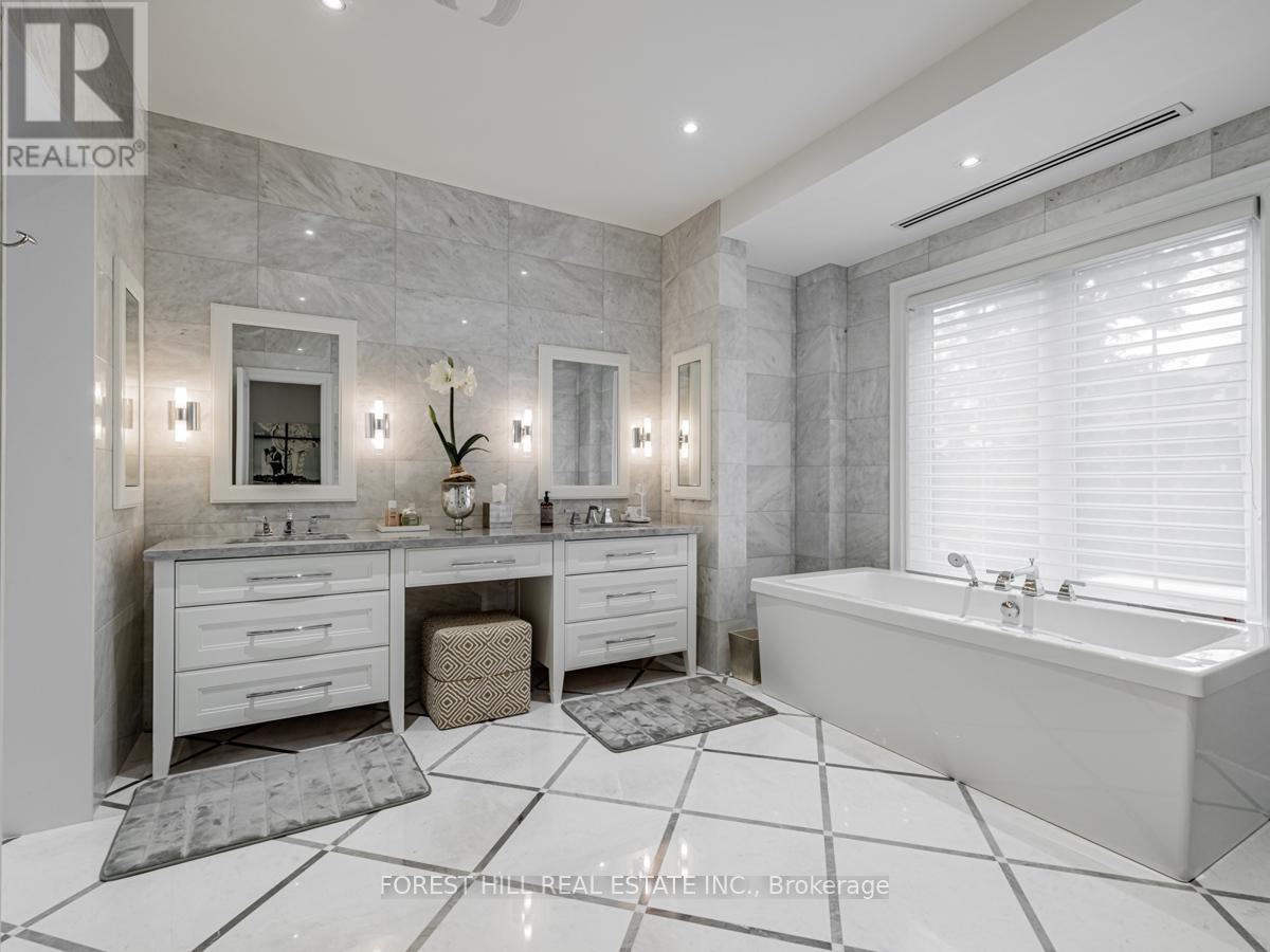 












17 HILLHOLM ROAD

,
Toronto (Forest Hill South),




Ontario
M5P1M1

