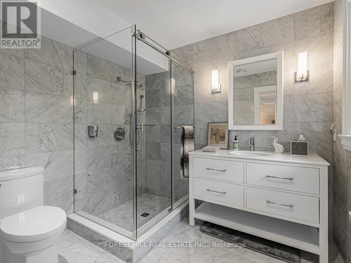 












17 HILLHOLM ROAD

,
Toronto (Forest Hill South),




Ontario
M5P1M1

