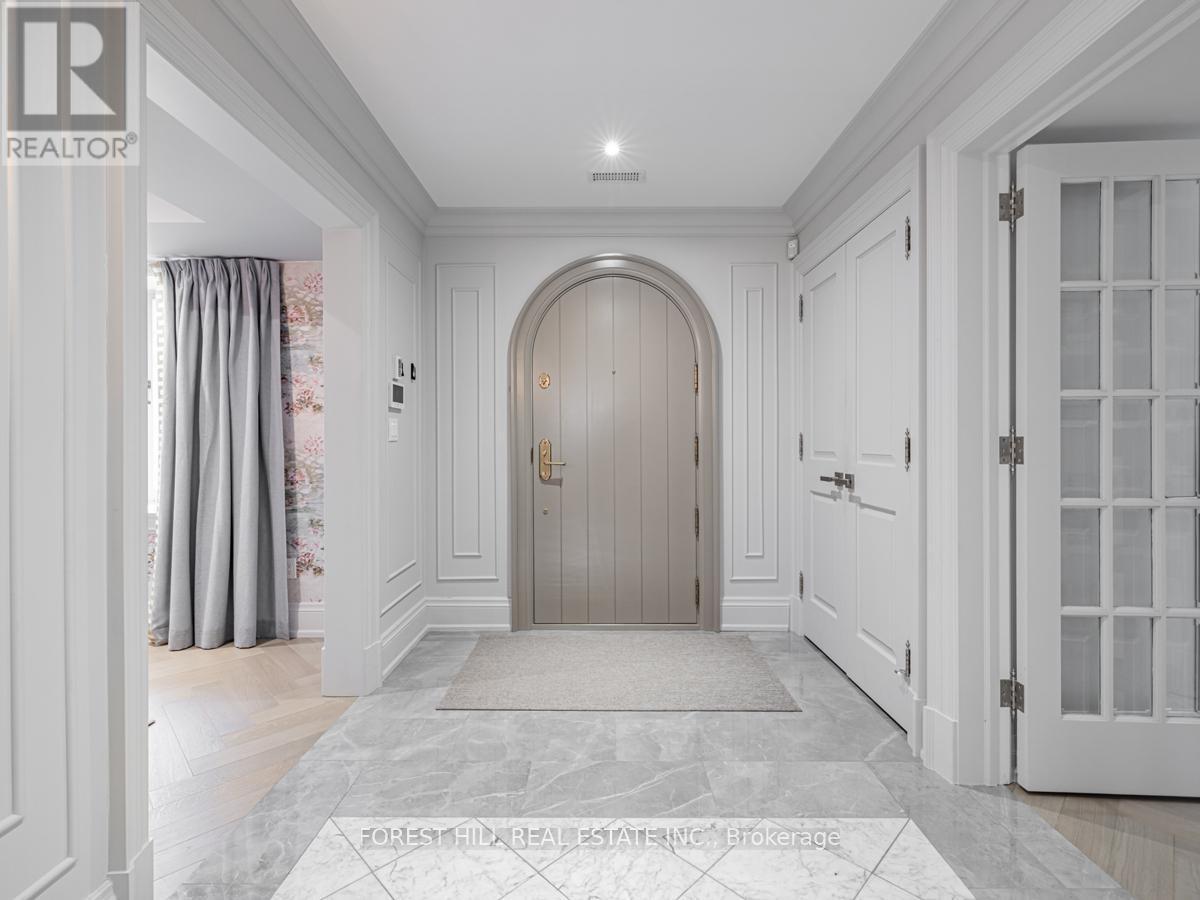 












17 HILLHOLM ROAD

,
Toronto (Forest Hill South),




Ontario
M5P1M1

