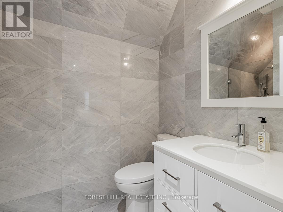












17 HILLHOLM ROAD

,
Toronto (Forest Hill South),




Ontario
M5P1M1

