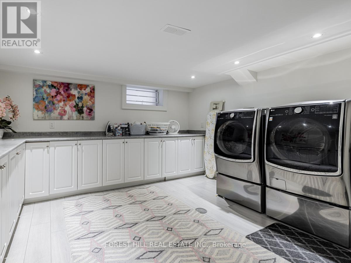 












17 HILLHOLM ROAD

,
Toronto (Forest Hill South),




Ontario
M5P1M1

