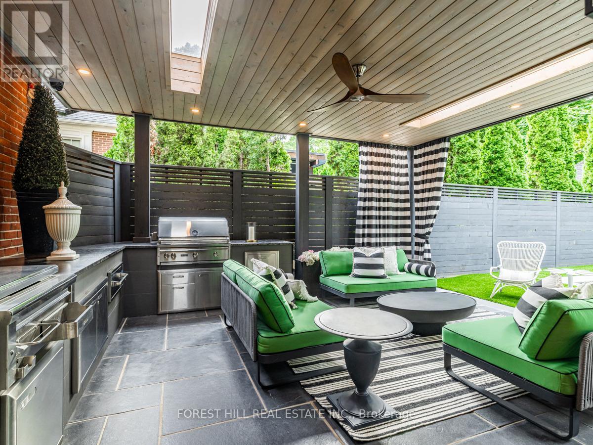 












17 HILLHOLM ROAD

,
Toronto (Forest Hill South),




Ontario
M5P1M1

