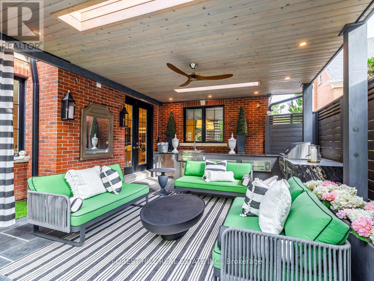 












17 HILLHOLM ROAD

,
Toronto (Forest Hill South),




Ontario
M5P1M1

