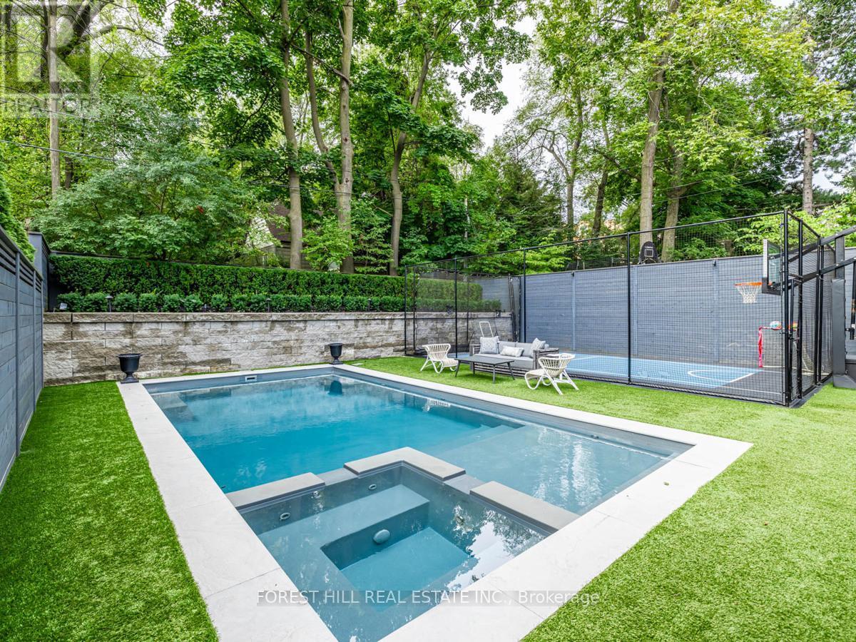 












17 HILLHOLM ROAD

,
Toronto (Forest Hill South),




Ontario
M5P1M1

