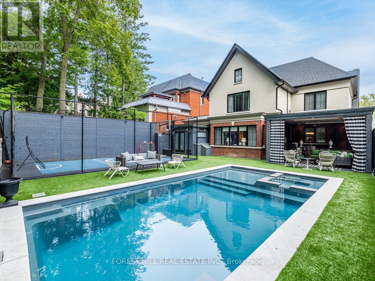 












17 HILLHOLM ROAD

,
Toronto (Forest Hill South),




Ontario
M5P1M1

