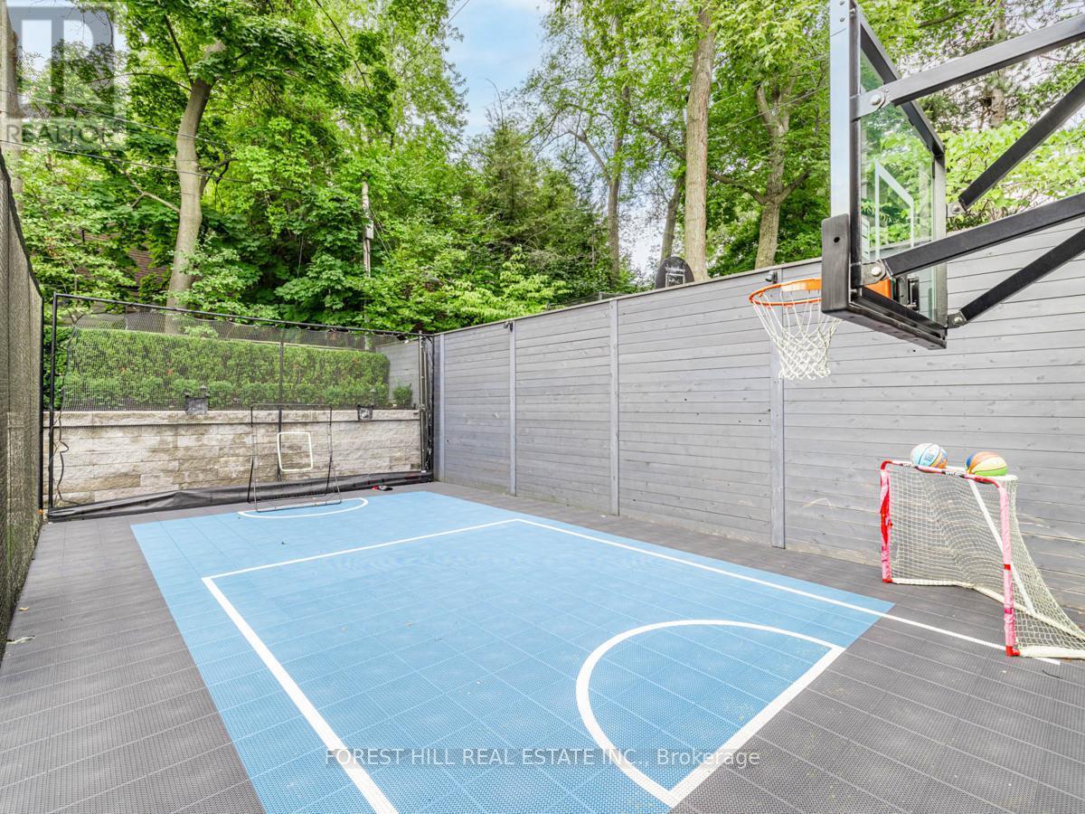 












17 HILLHOLM ROAD

,
Toronto (Forest Hill South),




Ontario
M5P1M1

