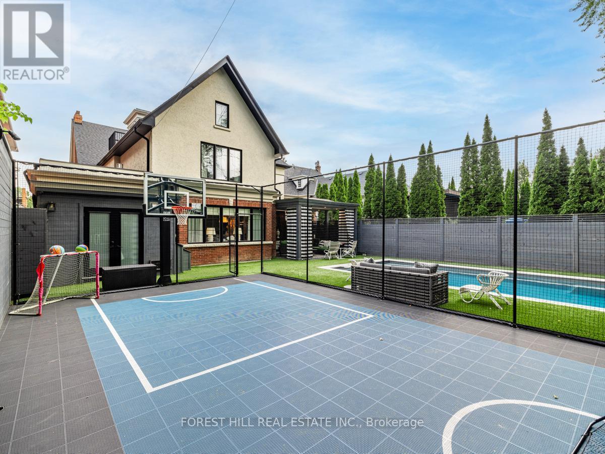 












17 HILLHOLM ROAD

,
Toronto (Forest Hill South),




Ontario
M5P1M1

