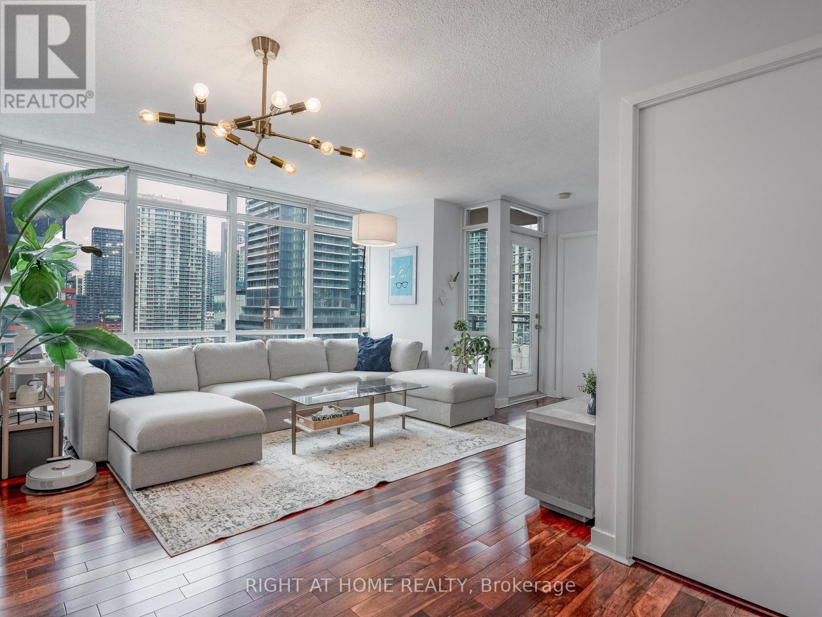 












1706 - 11 BRUNEL COURT

,
Toronto (Waterfront Communities),




Ontario
M5V3Y3

