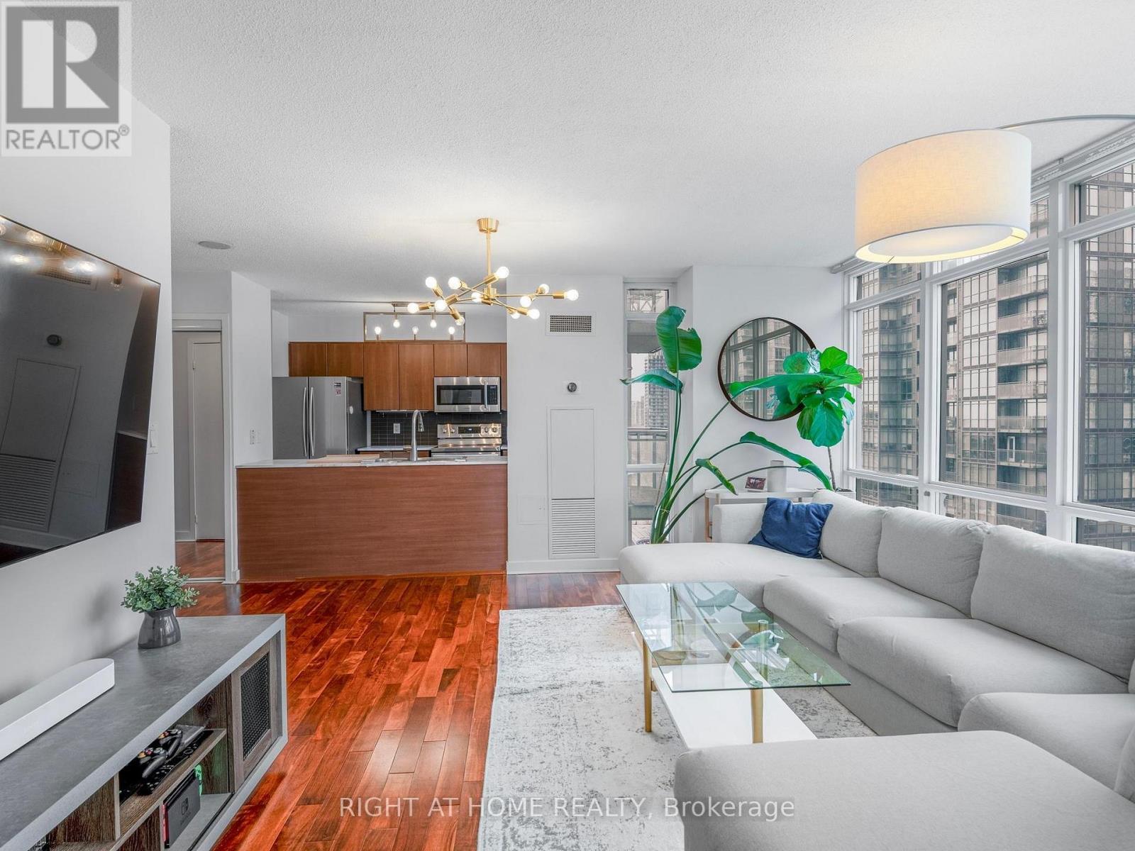 












1706 - 11 BRUNEL COURT

,
Toronto (Waterfront Communities),




Ontario
M5V3Y3

