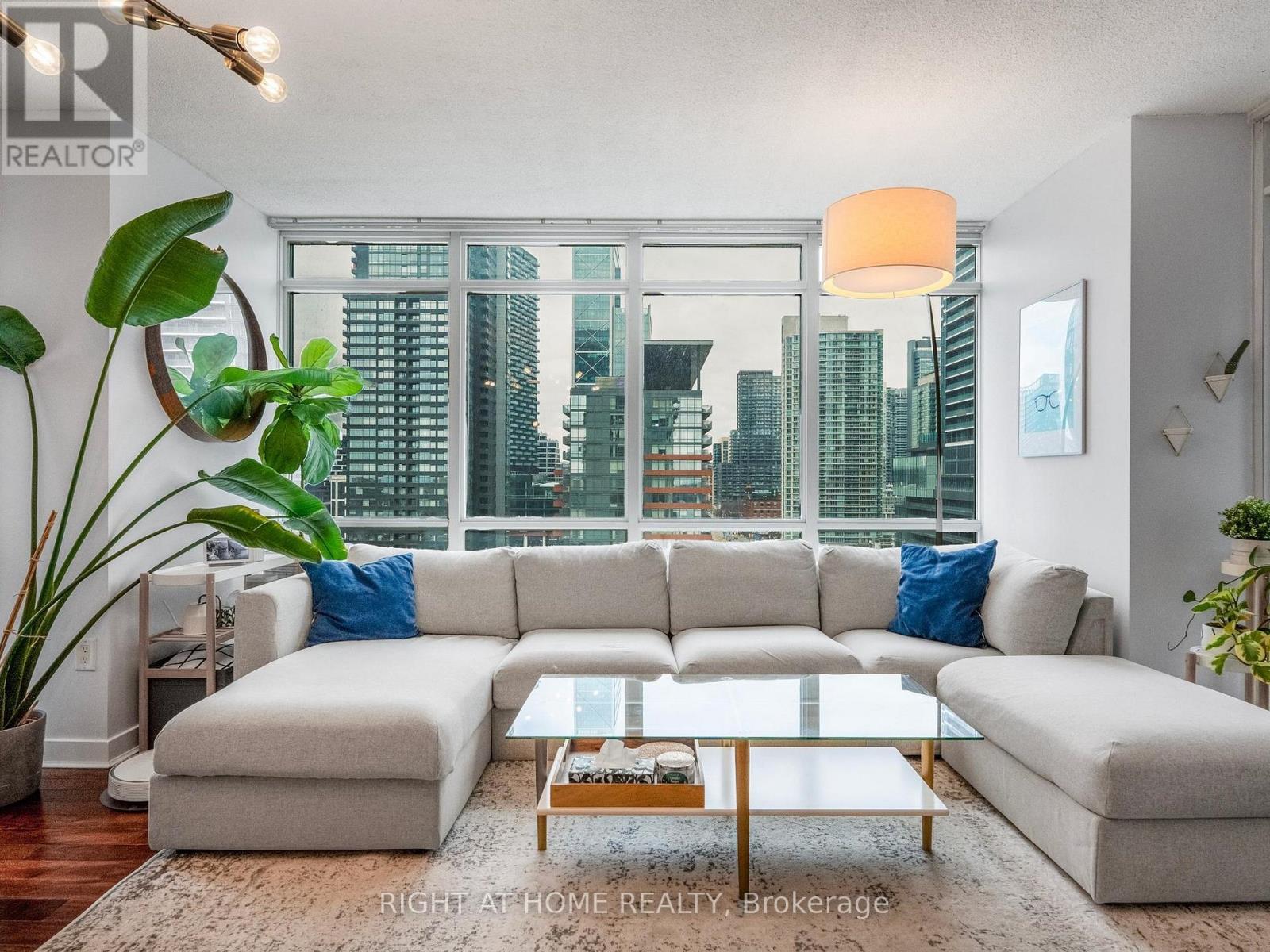 












1706 - 11 BRUNEL COURT

,
Toronto (Waterfront Communities),




Ontario
M5V3Y3


