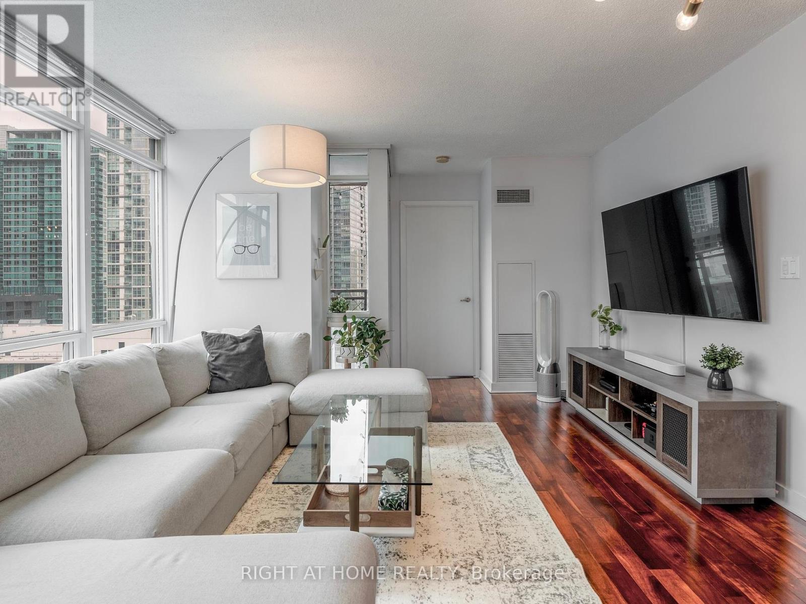 












1706 - 11 BRUNEL COURT

,
Toronto (Waterfront Communities),




Ontario
M5V3Y3

