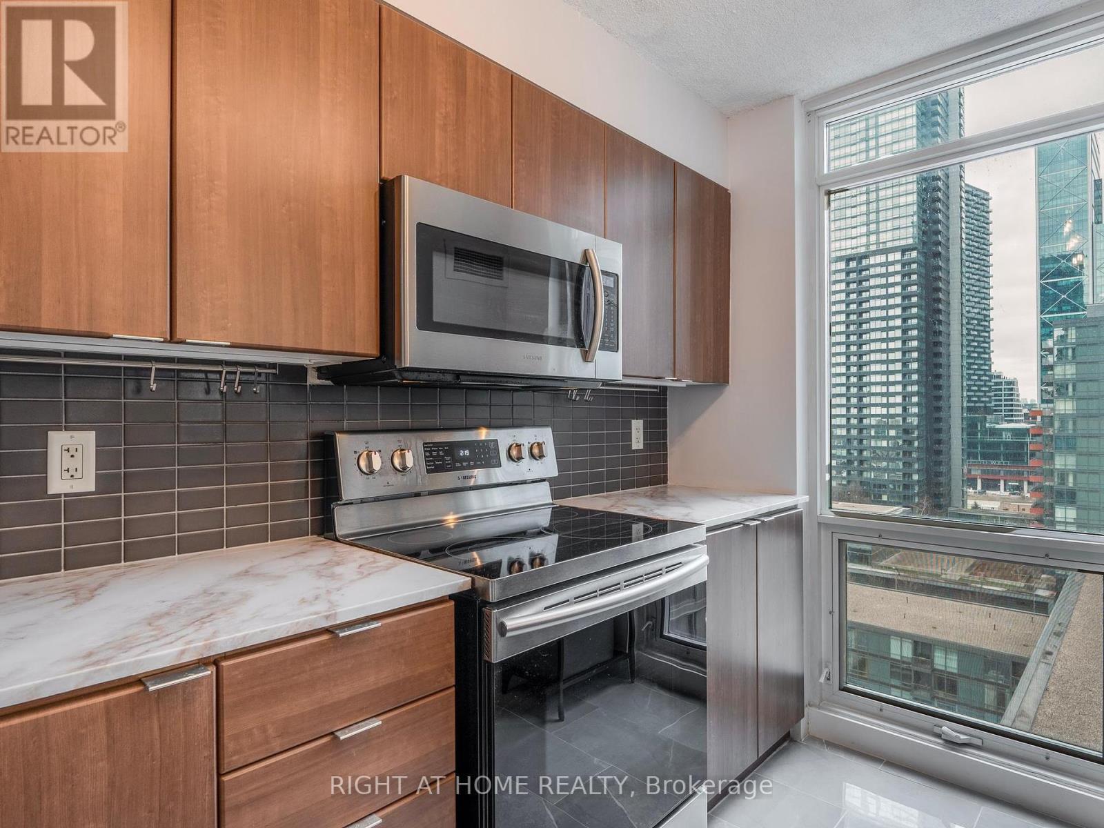 












1706 - 11 BRUNEL COURT

,
Toronto (Waterfront Communities),




Ontario
M5V3Y3

