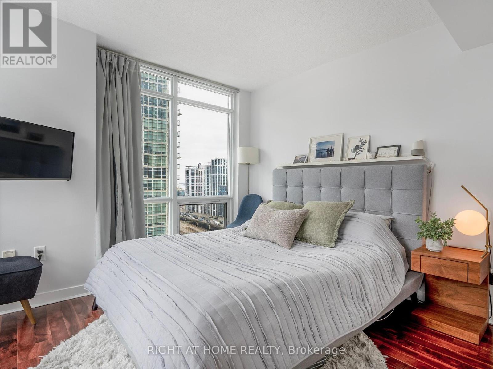 












1706 - 11 BRUNEL COURT

,
Toronto (Waterfront Communities),




Ontario
M5V3Y3

