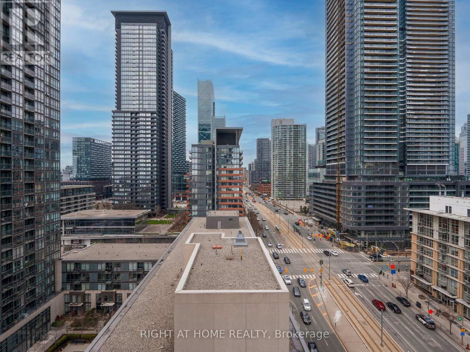 












1706 - 11 BRUNEL COURT

,
Toronto (Waterfront Communities),




Ontario
M5V3Y3

