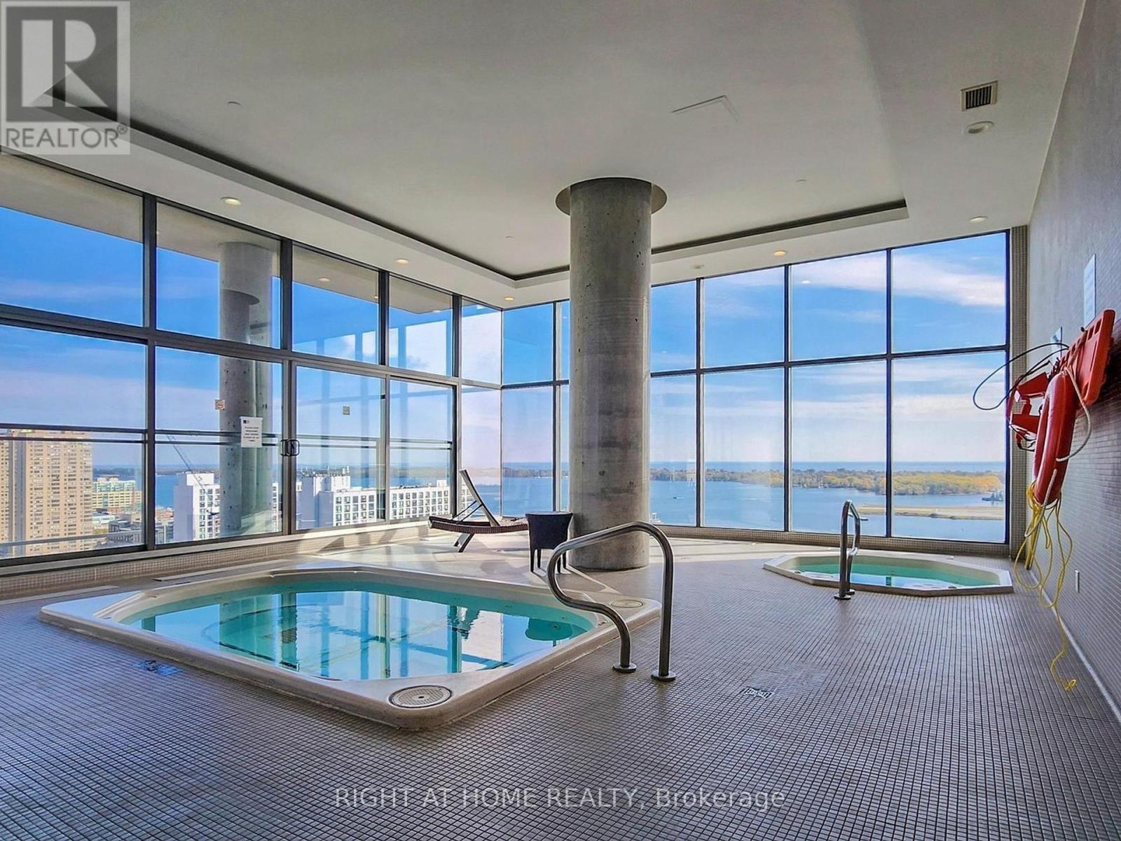 












1706 - 11 BRUNEL COURT

,
Toronto (Waterfront Communities),




Ontario
M5V3Y3

