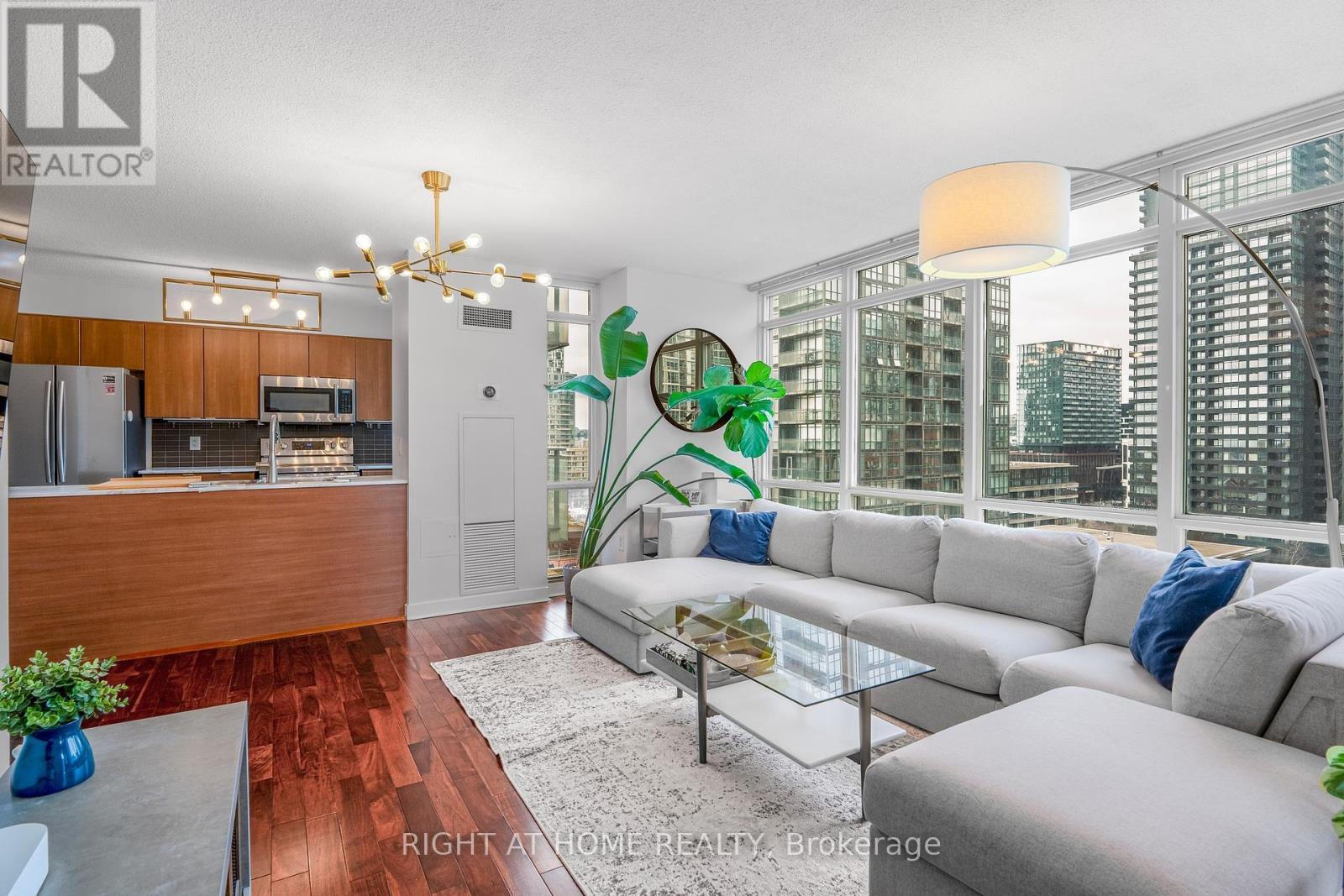 












1706 - 11 BRUNEL COURT

,
Toronto (Waterfront Communities),




Ontario
M5V3Y3

