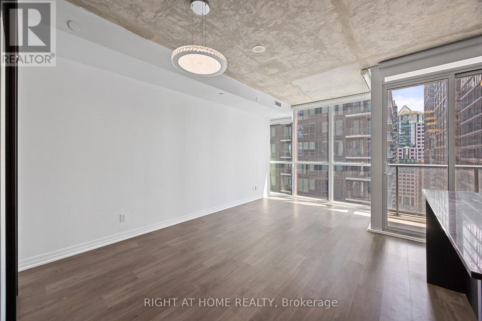 












2103 - 88 BLUE JAYS WAY

,
Toronto (Waterfront Communities),




Ontario
M5V2G3

