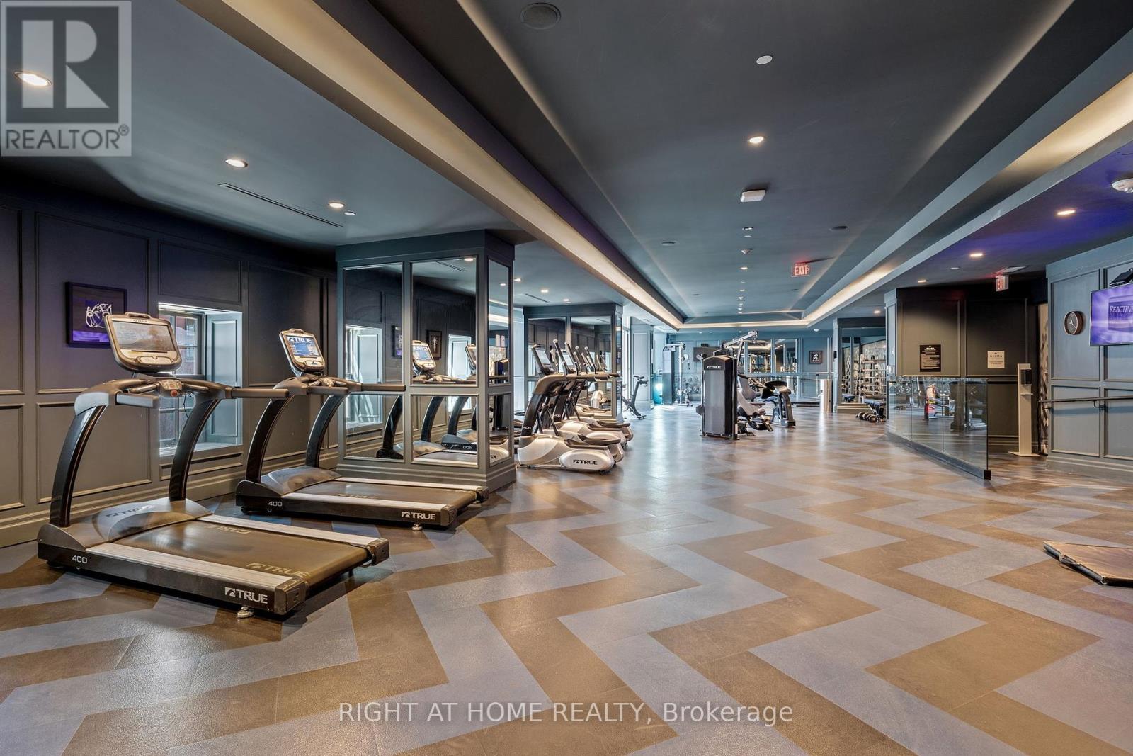 












2103 - 88 BLUE JAYS WAY

,
Toronto (Waterfront Communities),




Ontario
M5V2G3

