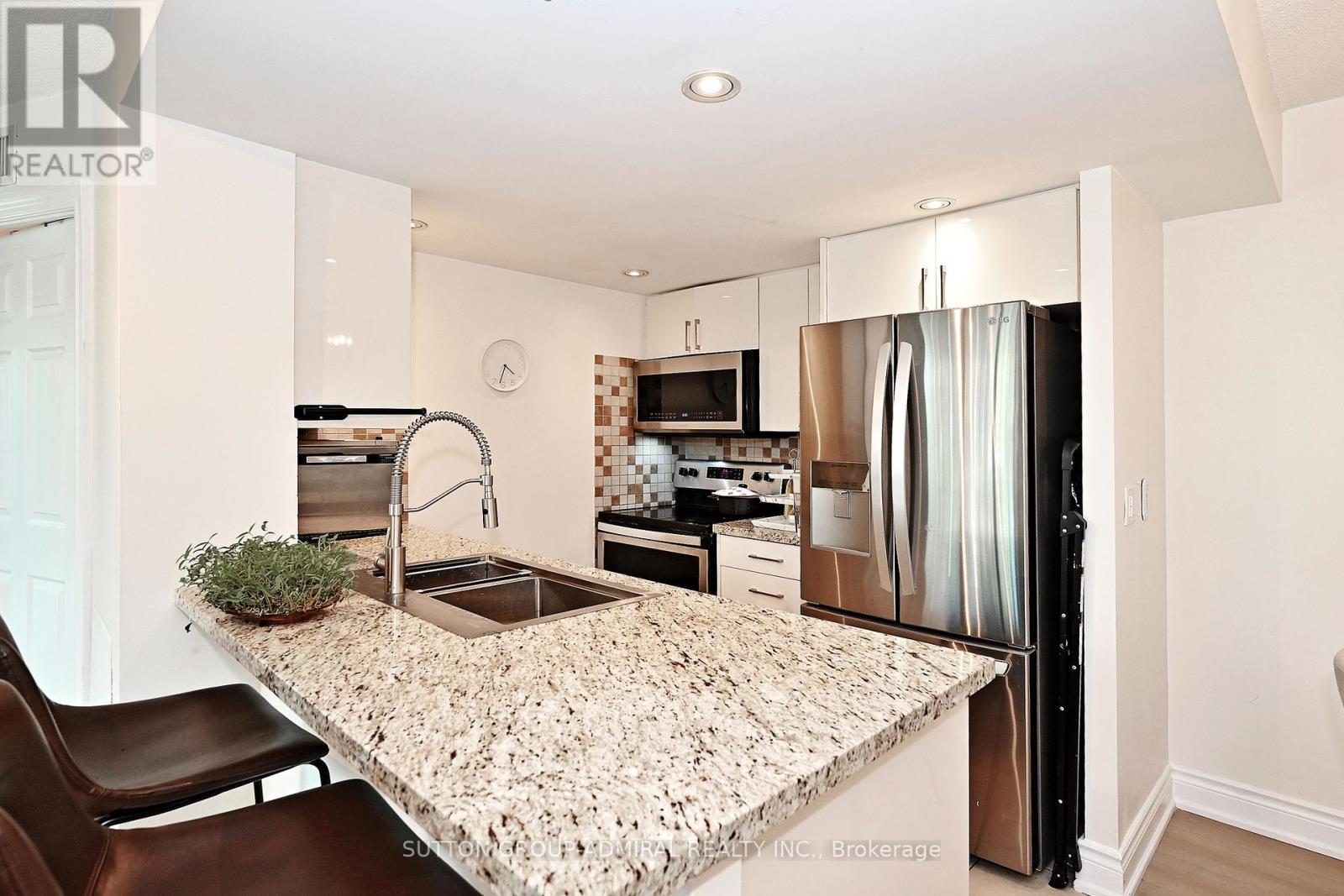 












305 - 15 GREENVIEW AVENUE

,
Toronto (Newtonbrook West),




Ontario
M2M1R2

