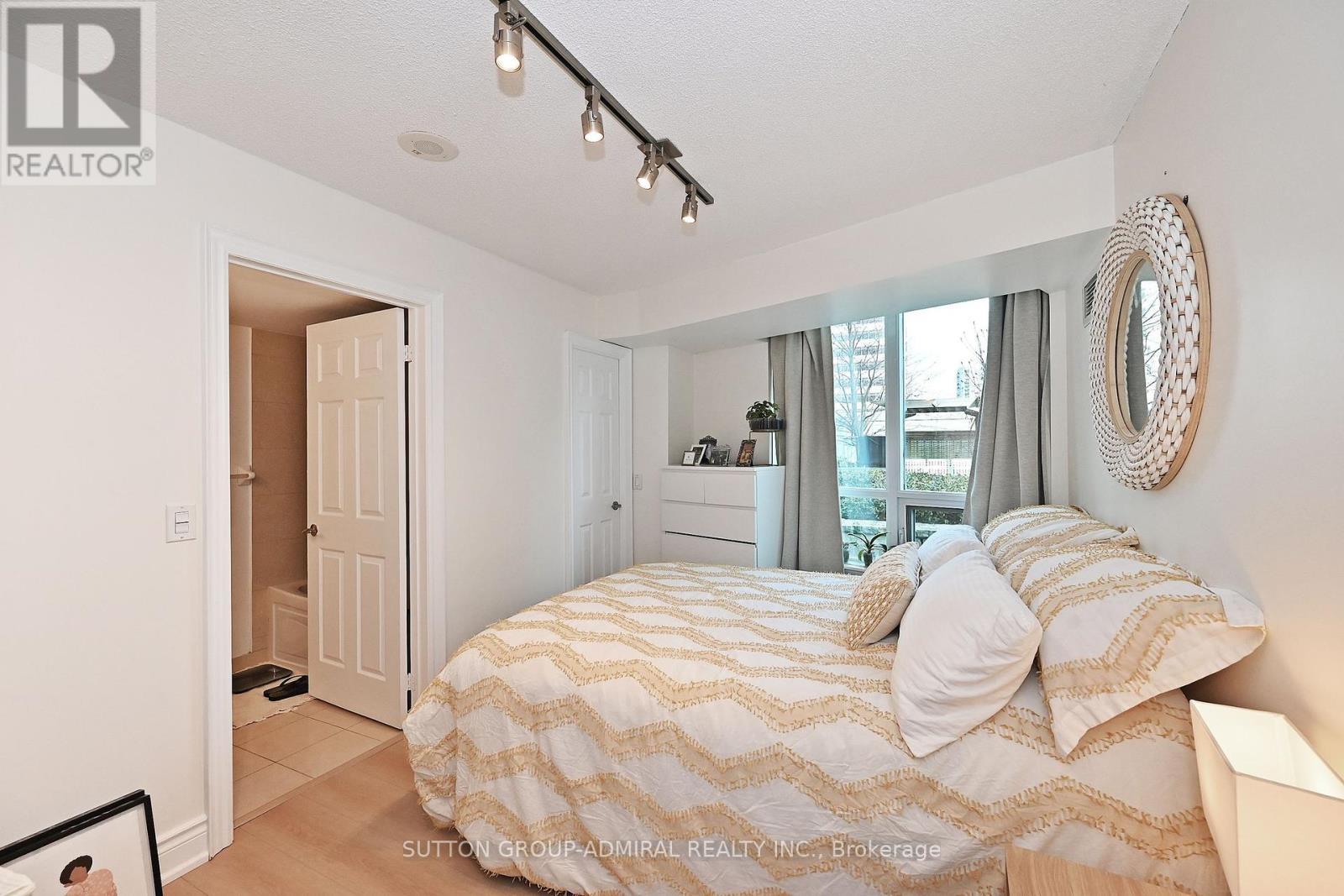 












305 - 15 GREENVIEW AVENUE

,
Toronto (Newtonbrook West),




Ontario
M2M1R2

