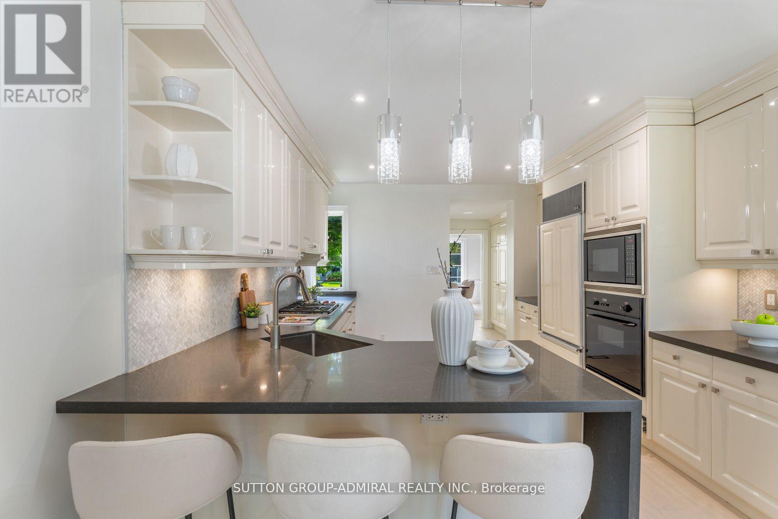 












216 GLENCAIRN AVENUE

,
Toronto (Lawrence Park South),




Ontario
M4R1N2

