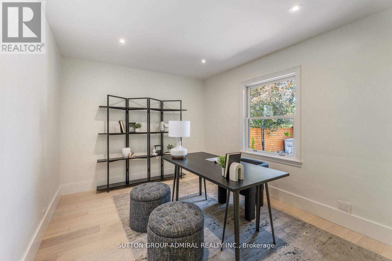 












216 GLENCAIRN AVENUE

,
Toronto (Lawrence Park South),




Ontario
M4R1N2

