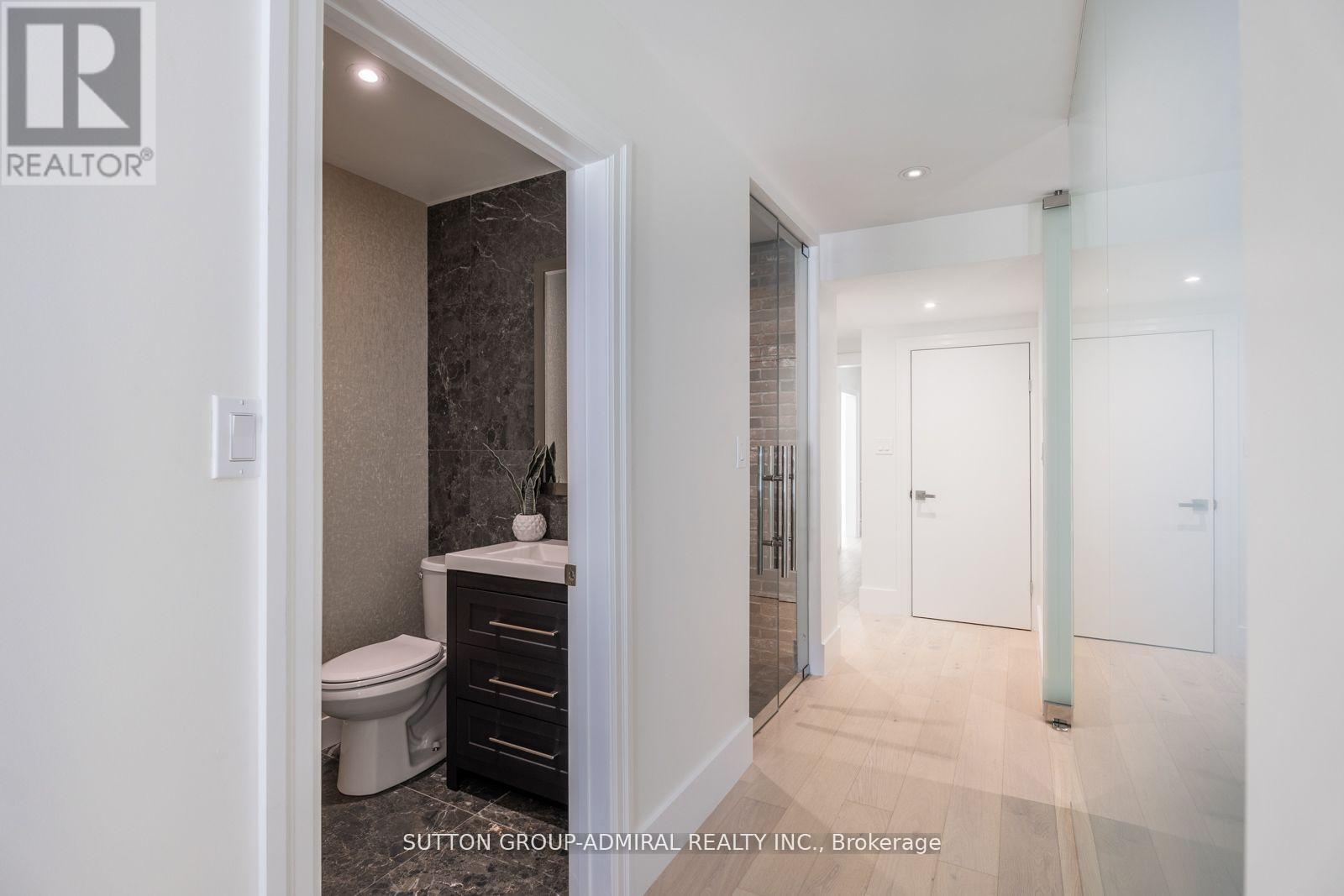












216 GLENCAIRN AVENUE

,
Toronto (Lawrence Park South),




Ontario
M4R1N2

