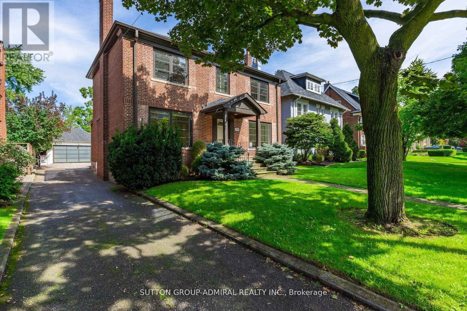 












216 GLENCAIRN AVENUE

,
Toronto (Lawrence Park South),




Ontario
M4R1N2

