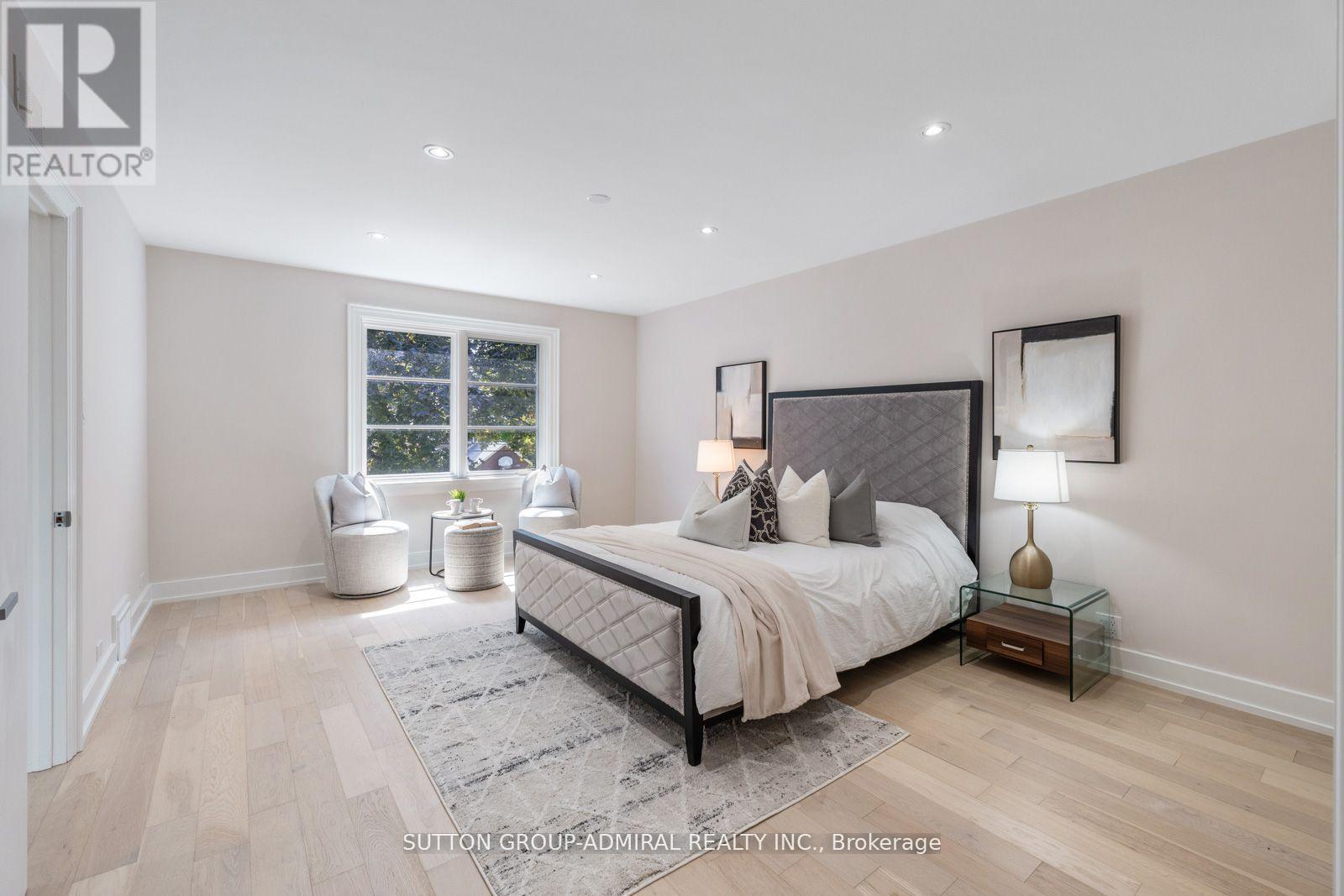












216 GLENCAIRN AVENUE

,
Toronto (Lawrence Park South),




Ontario
M4R1N2

