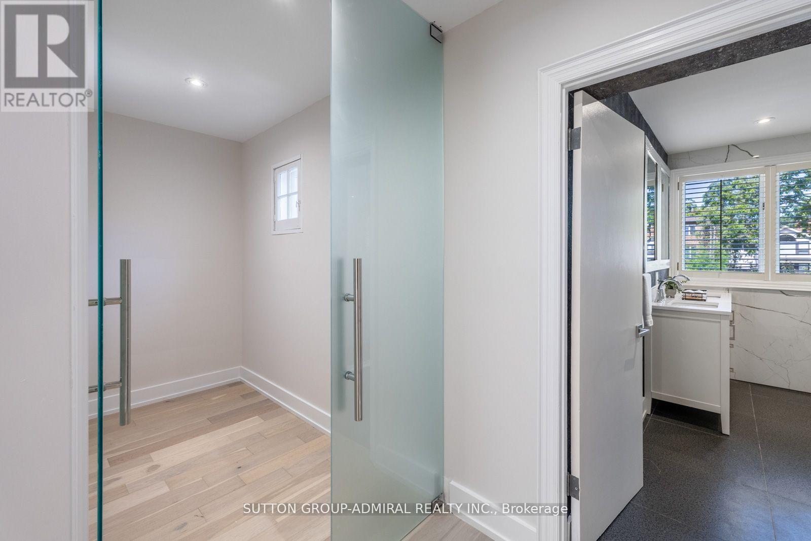 












216 GLENCAIRN AVENUE

,
Toronto (Lawrence Park South),




Ontario
M4R1N2

