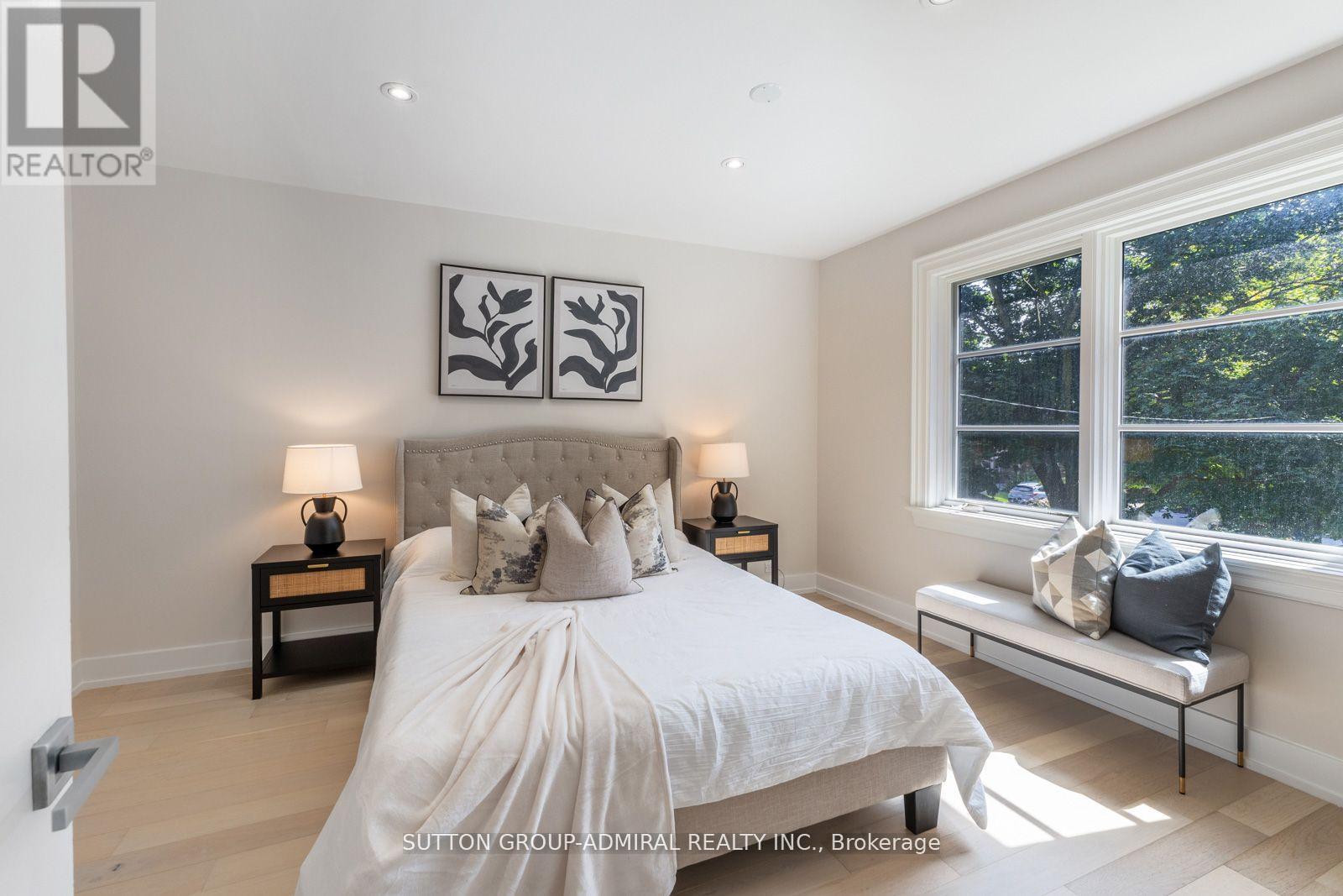 












216 GLENCAIRN AVENUE

,
Toronto (Lawrence Park South),




Ontario
M4R1N2

