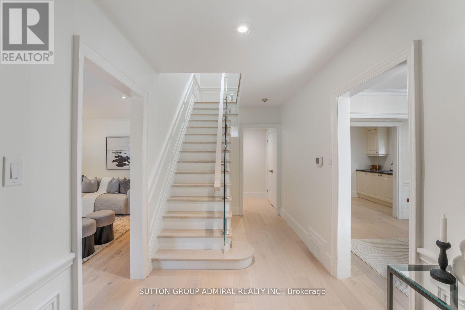 












216 GLENCAIRN AVENUE

,
Toronto (Lawrence Park South),




Ontario
M4R1N2

