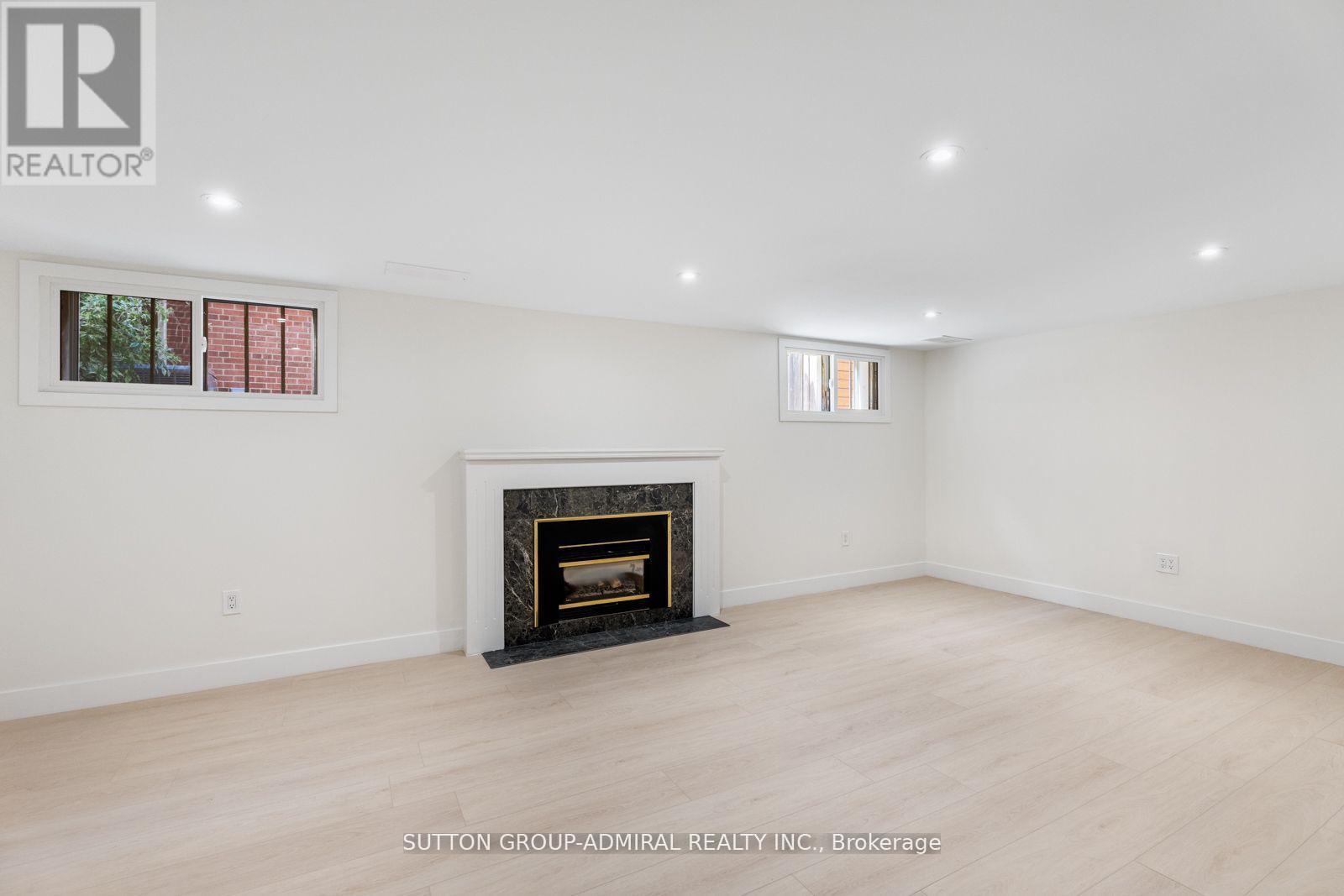 












216 GLENCAIRN AVENUE

,
Toronto (Lawrence Park South),




Ontario
M4R1N2

