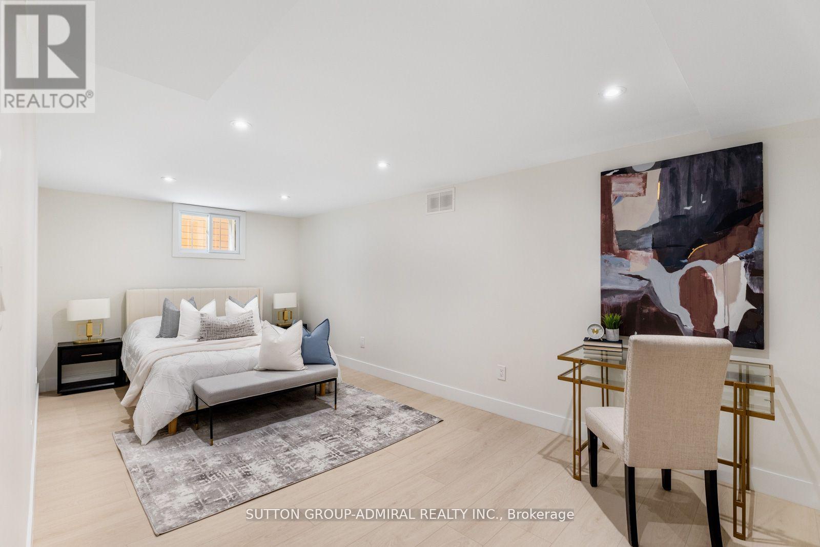 












216 GLENCAIRN AVENUE

,
Toronto (Lawrence Park South),




Ontario
M4R1N2

