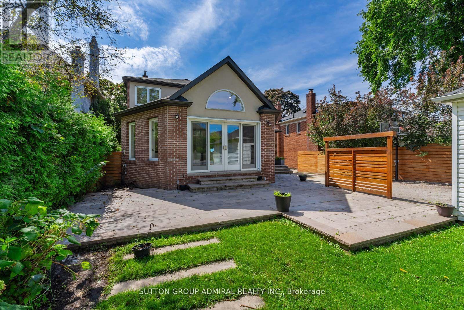 












216 GLENCAIRN AVENUE

,
Toronto (Lawrence Park South),




Ontario
M4R1N2

