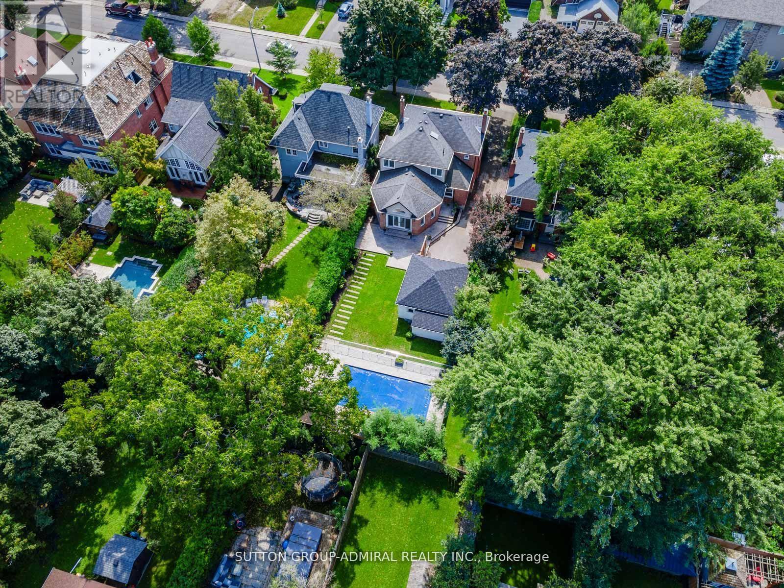 












216 GLENCAIRN AVENUE

,
Toronto (Lawrence Park South),




Ontario
M4R1N2

