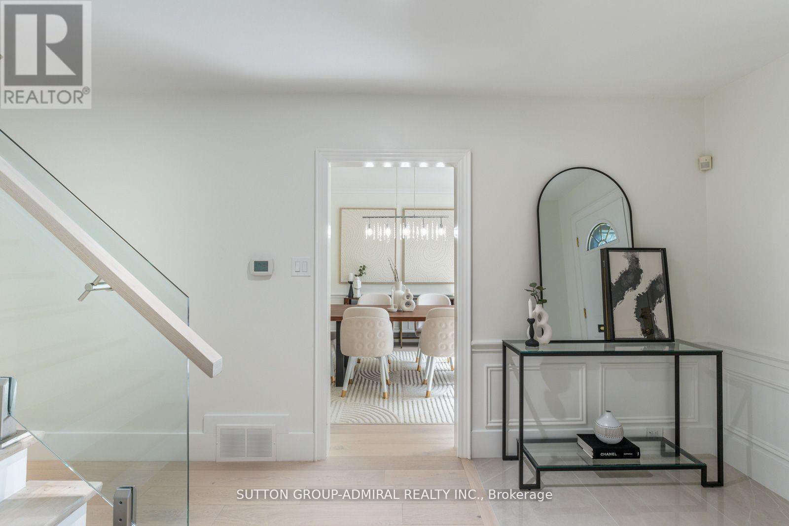 












216 GLENCAIRN AVENUE

,
Toronto (Lawrence Park South),




Ontario
M4R1N2

