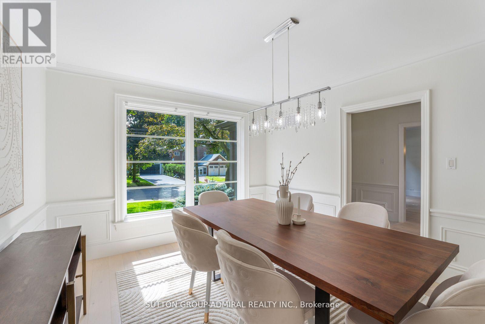 












216 GLENCAIRN AVENUE

,
Toronto (Lawrence Park South),




Ontario
M4R1N2

