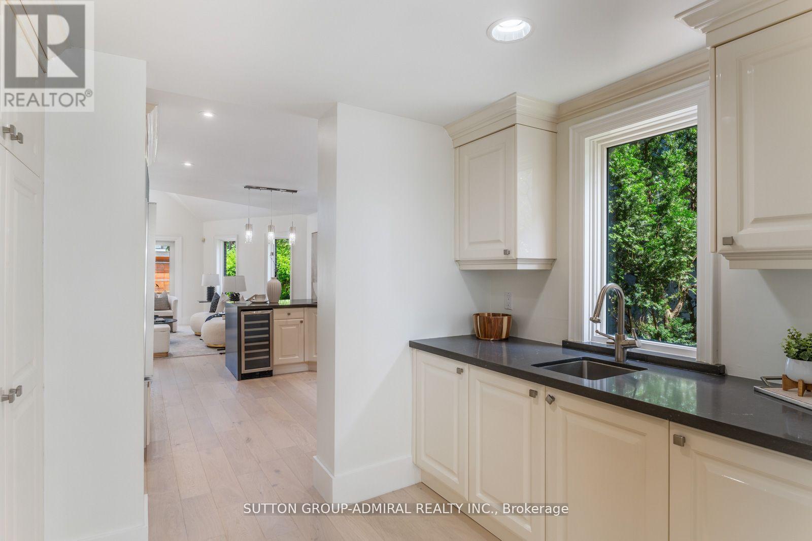 












216 GLENCAIRN AVENUE

,
Toronto (Lawrence Park South),




Ontario
M4R1N2

