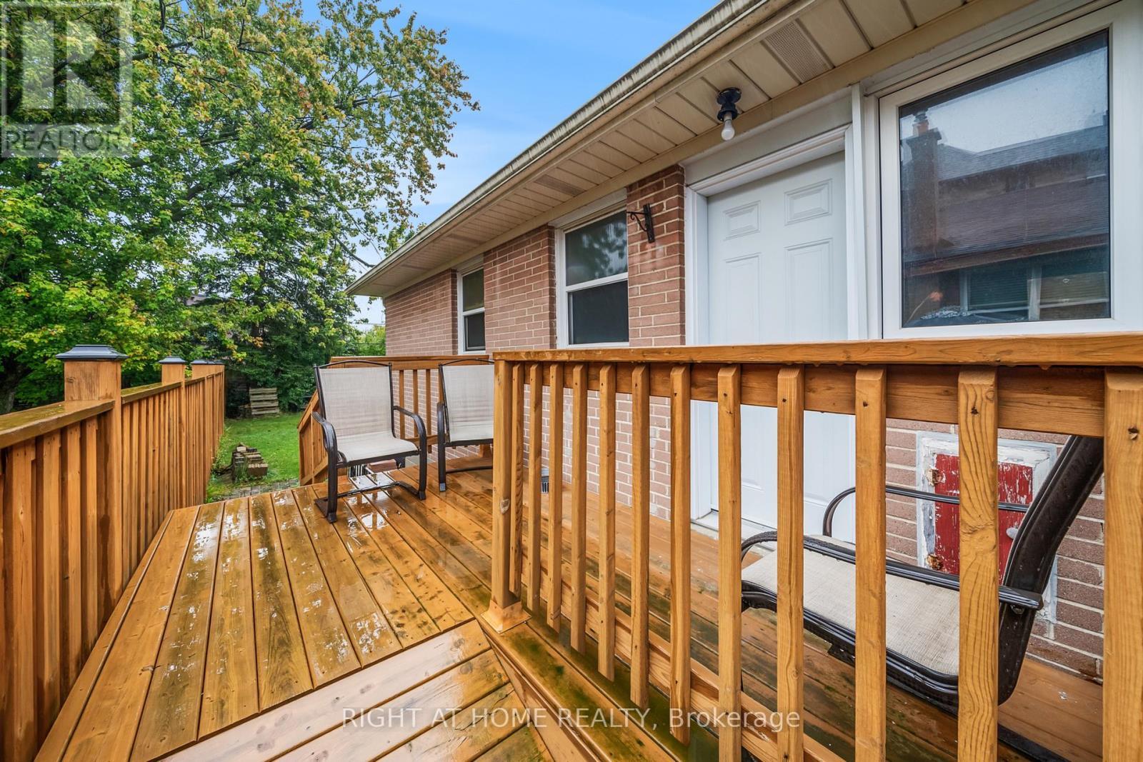 












39 HEATHVIEW AVENUE

,
Toronto (Bayview Village),




Ontario
M2K2C2

