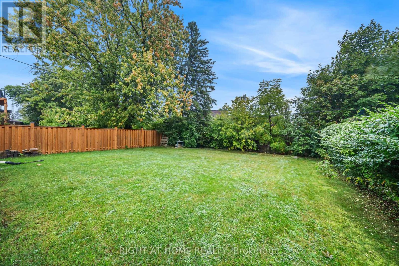 












39 HEATHVIEW AVENUE

,
Toronto (Bayview Village),




Ontario
M2K2C2

