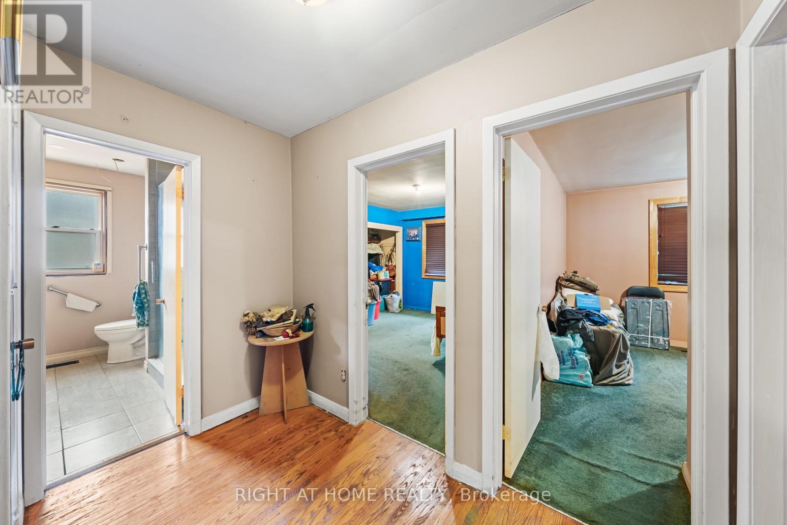 












39 HEATHVIEW AVENUE

,
Toronto (Bayview Village),




Ontario
M2K2C2

